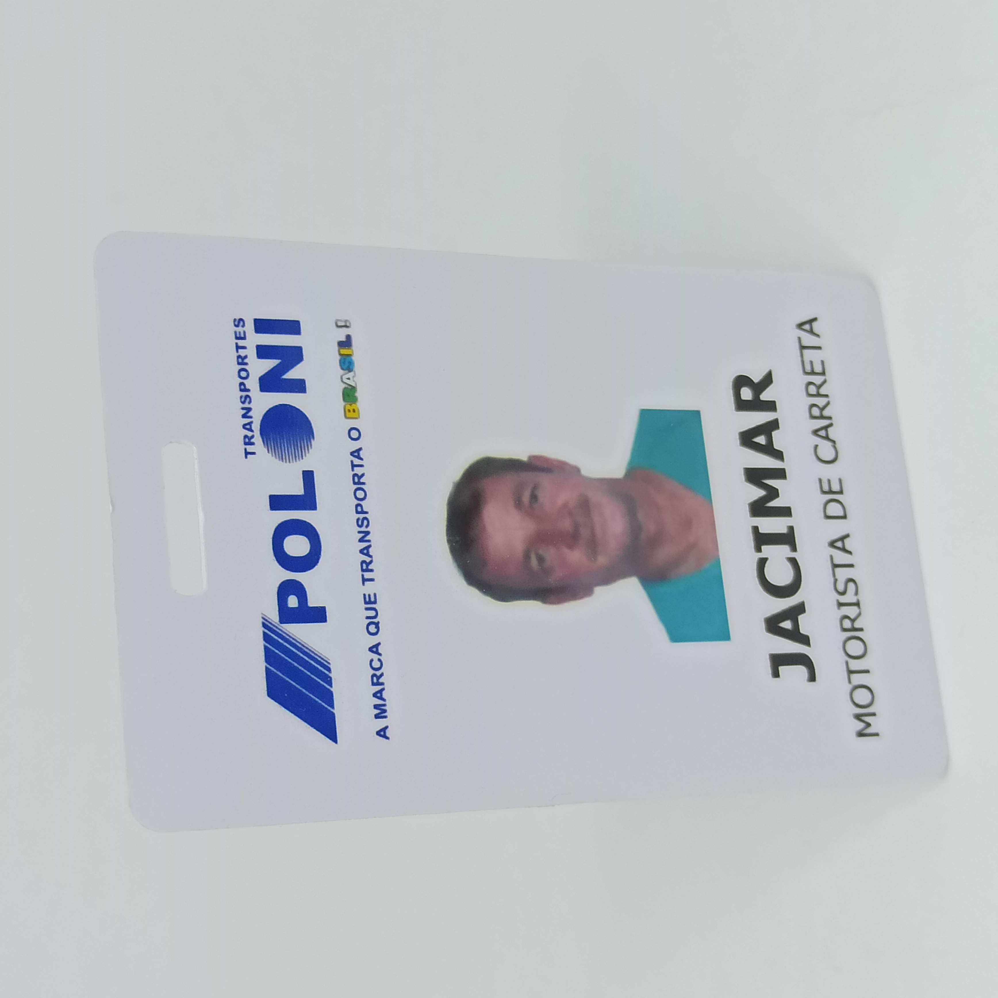 Crachá PVC Personalizado 0,76mm 4x1 Cores Frente Colorida e Verso P&B com Foto e Dados Variáveis - Gráfica Globalcards