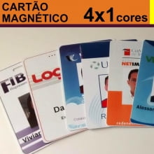 Crachás PVC 0,76mm Tarja Magnética Alta - 4x1 Cores Dados Variáveis - Frente Color e Verso Preto