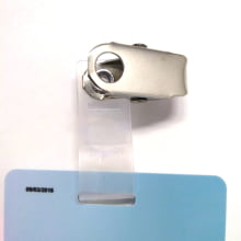 Clips jacaré ou Presilha para crachá com Alça Leitosa - Mín 015 - Gráfica Globalcards