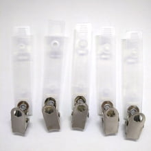 Clips jacaré ou Presilha para crachá com Alça Leitosa - Mín 015 - Gráfica Globalcards
