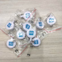 Clips Retratil Personalizado Roller Clips Io Io para Cracha com Alça transparente - Gráfica Globalcards