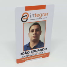 Crachá PVC Personalizado 0,76mm 4x4 Cores Frente e Verso Colorida com Foto e Dados Variáveis - Gráfica Globalcards