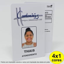 Crachá PVC Personalizado 0,76mm 4x1 Cores Frente Colorida e Verso P&B com Foto e Dados Variáveis - Gráfica Globalcards