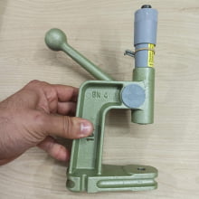 Máquina Manual para Fixação de cordão e Forração de Botões Cardenas Balancim 100