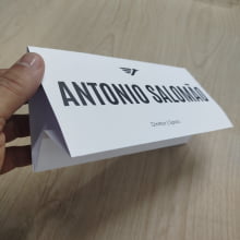 Display de Mesa Personalizado 21x10cm Papel Offset 240g Impressão Colorida - Gráfica Globalcards